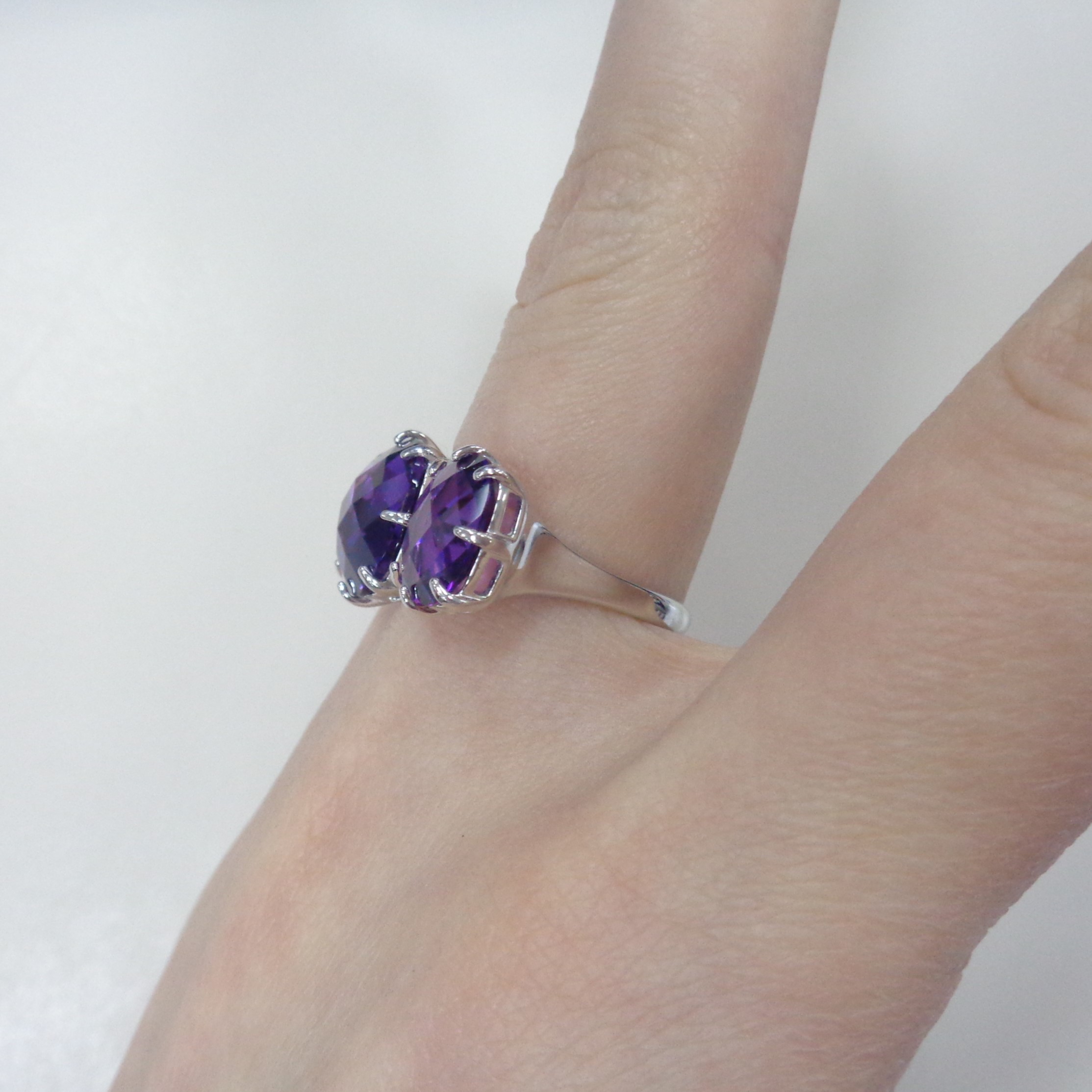 Серебряное кольцо с аметистами